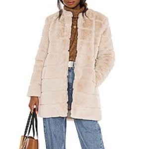 Never worn BB Dakota FAUX FUR BEIGE COAT SIZE S